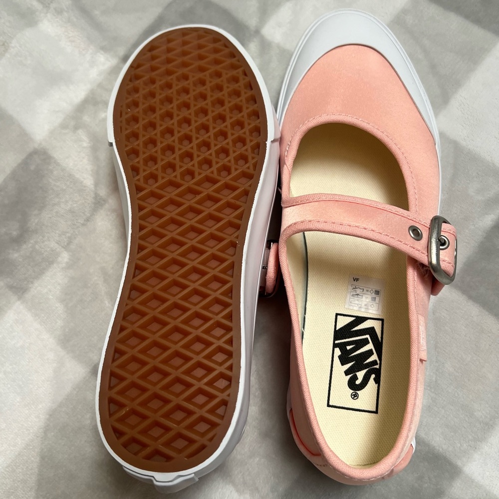 Brand new vans - Picture 2 of 3